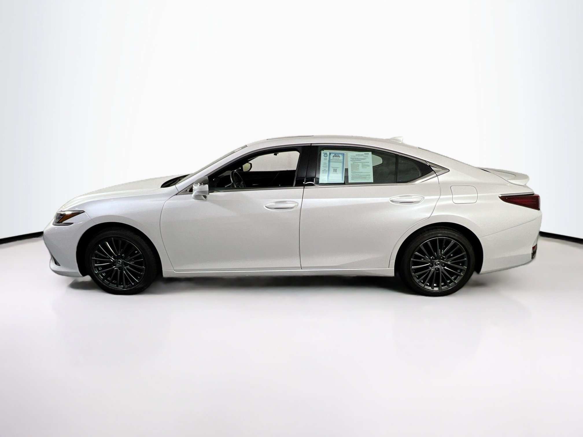Used 2024 Lexus ES 300h w/ Premium Package image 8