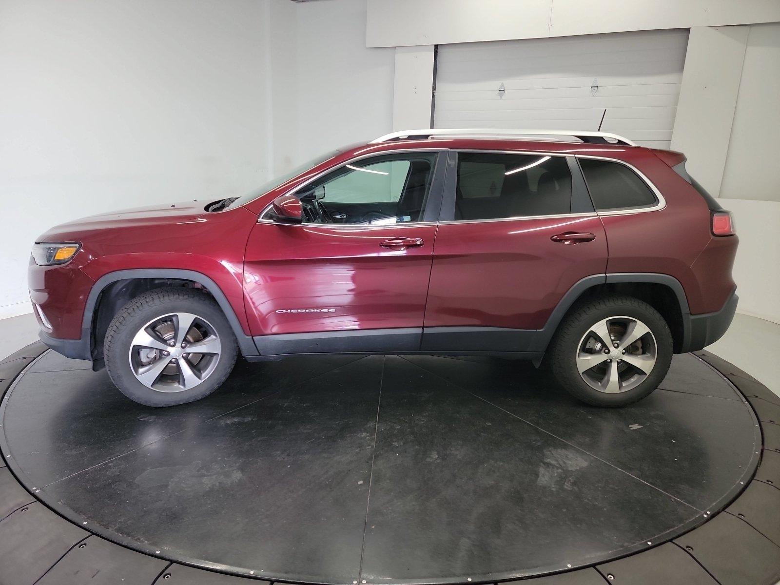 Used 2020 Jeep Cherokee Limited AWD/4WD image 4