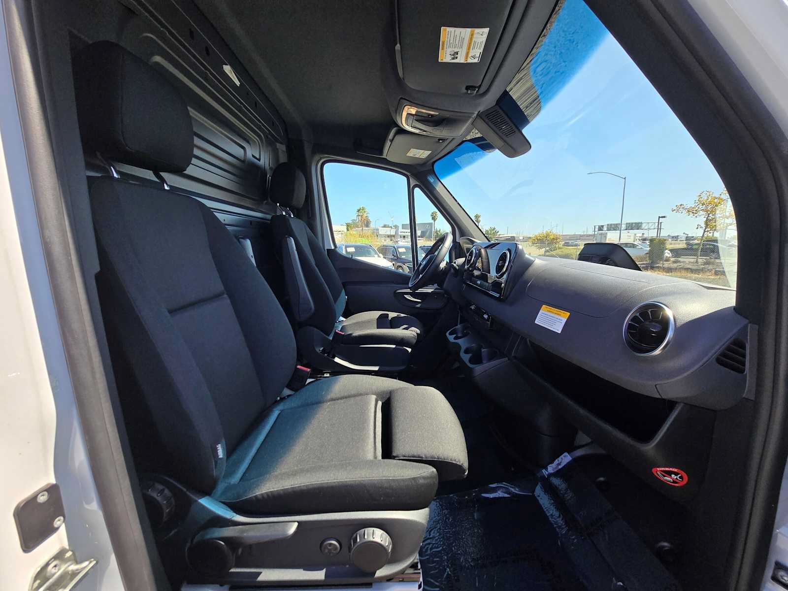 Used 2025 Mercedes-Benz Sprinter 2500 image 11