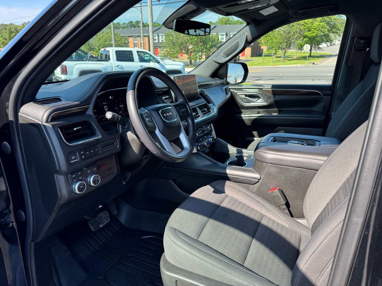 Used 2022 GMC Yukon SLE image 16