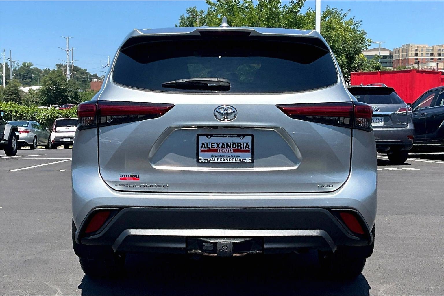 Used 2021 Toyota Highlander L AWD/4WD image 4
