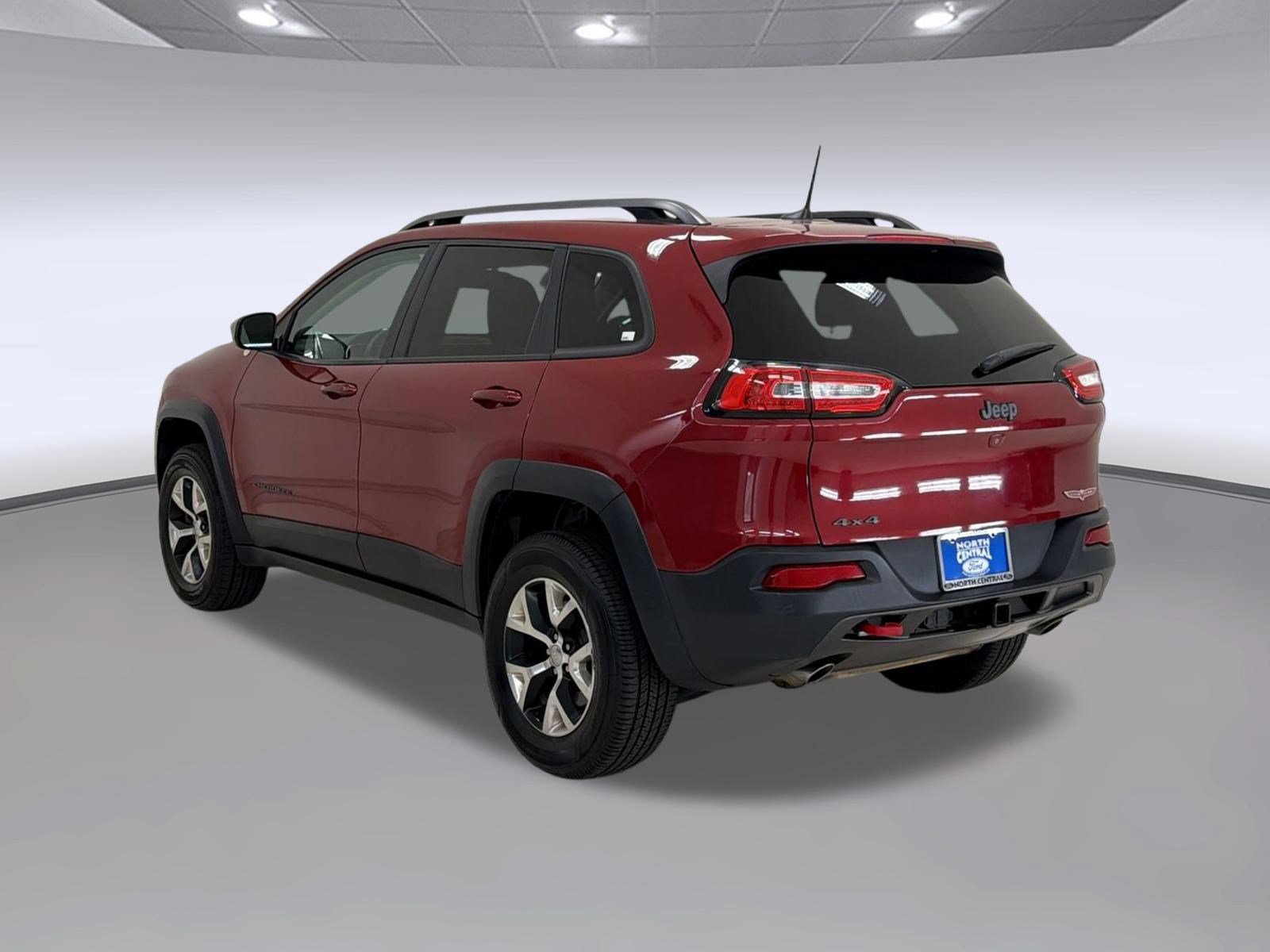 Used 2017 Jeep Cherokee Trailhawk w/ Cold Weather Group AWD/4WD image 3