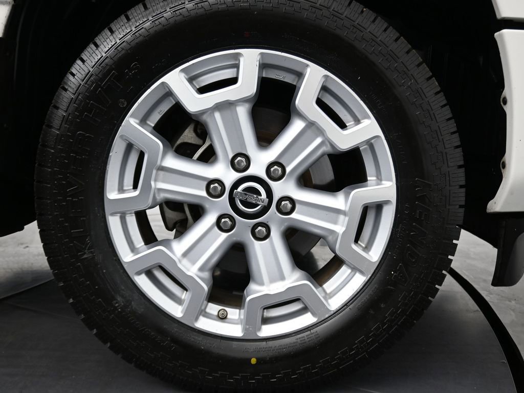 Used 2021 Nissan Titan SV w/ SV Convenience Package image 11