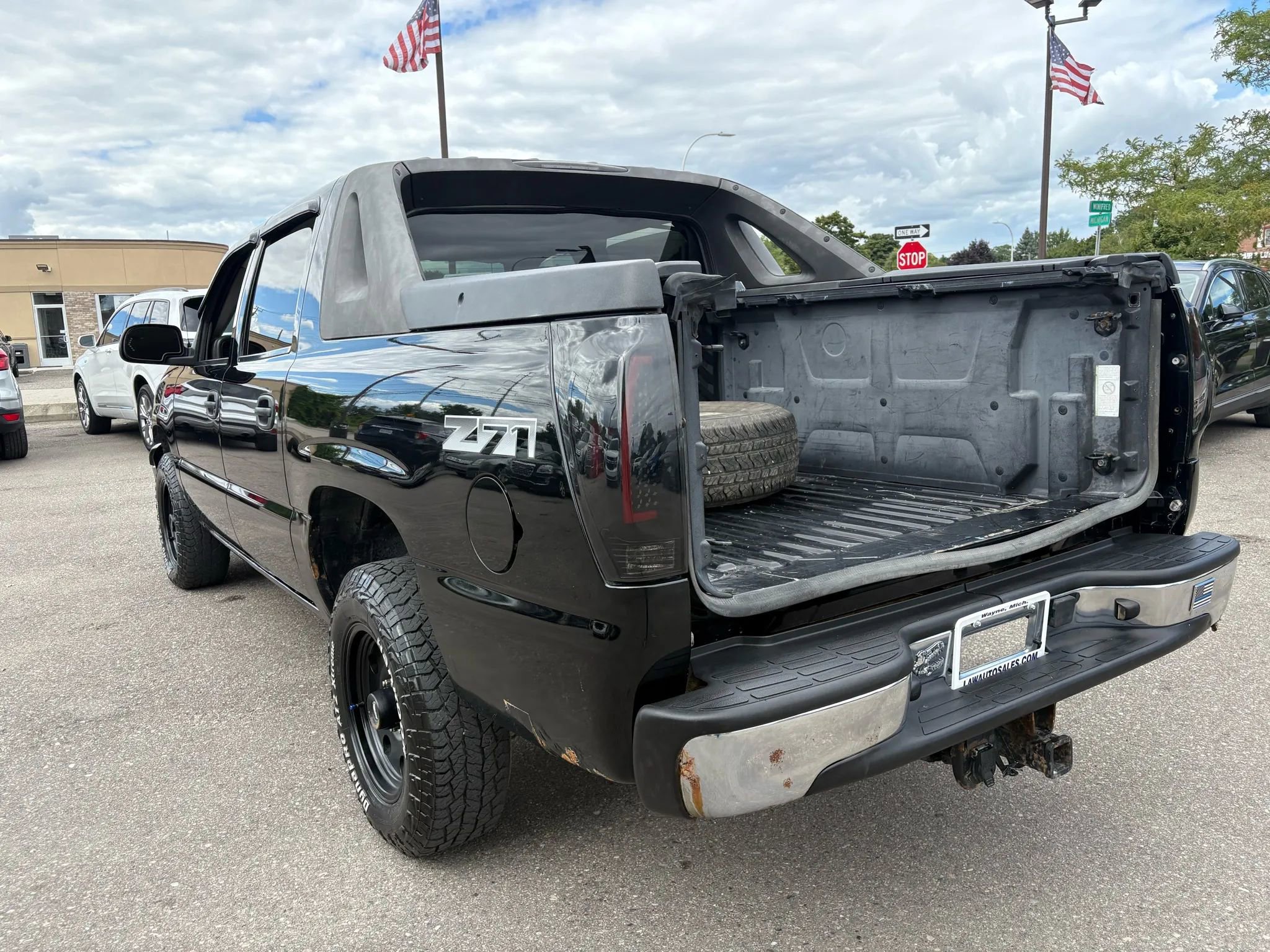 Used 2005 Chevrolet Avalanche Z71 w/ Preferred Equipment Group image 7