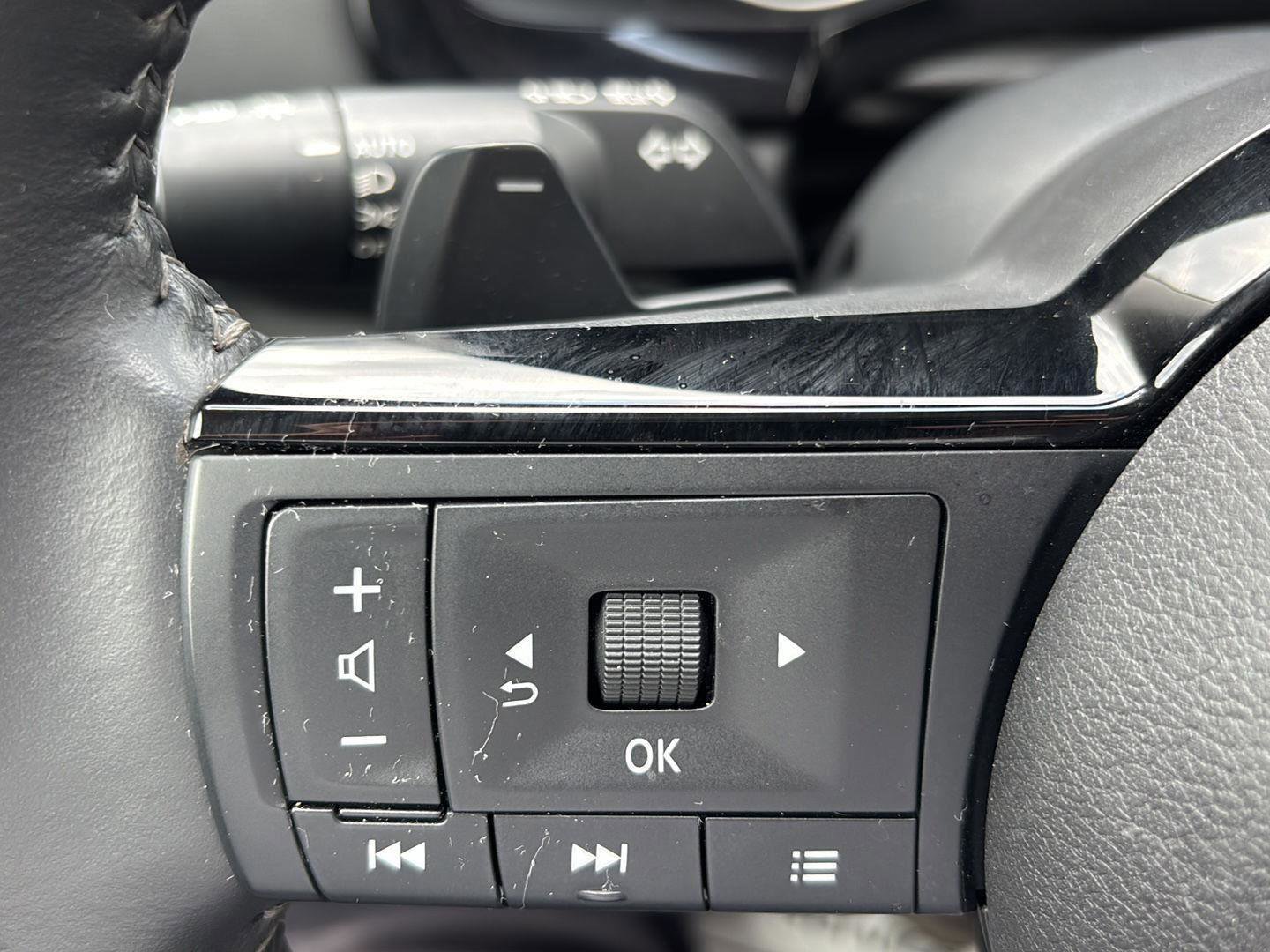 Used 2024 Nissan Pathfinder SL image 27