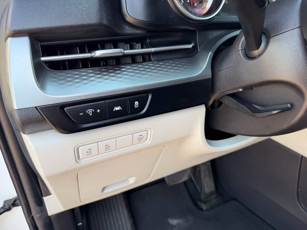 Used 2022 Kia Carnival LX FWD image 11