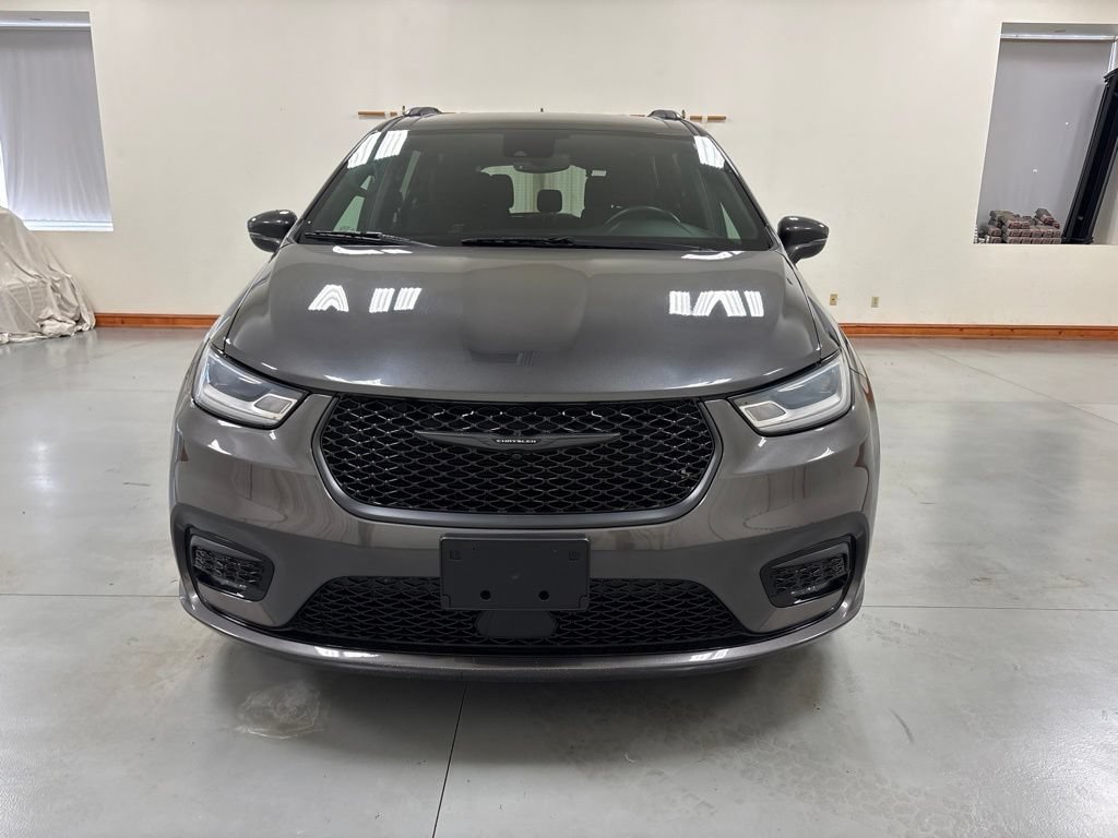 Used 2021 Chrysler Pacifica Touring w/ S Appearance Package FWD image 3