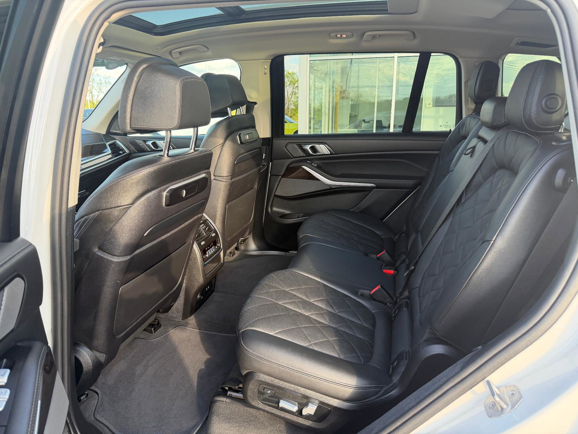 Used 2024 BMW X7 xDrive40i w/ Premium Package AWD/4WD image 21