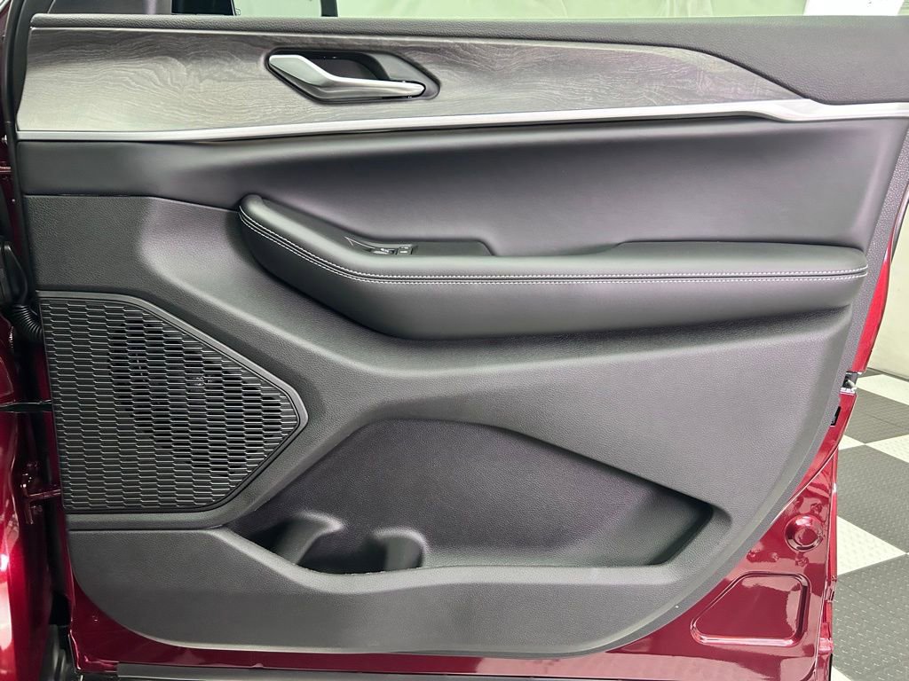 New 2025 Jeep Grand Cherokee Limited image 22