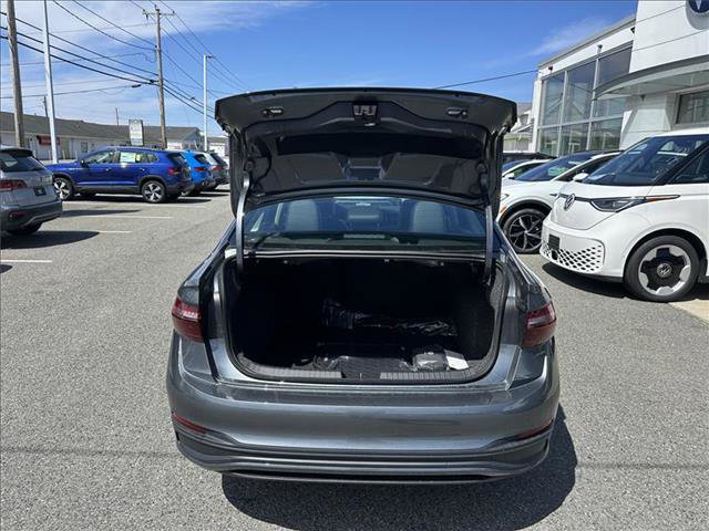 Used 2025 Volkswagen Jetta SE FWD image 9