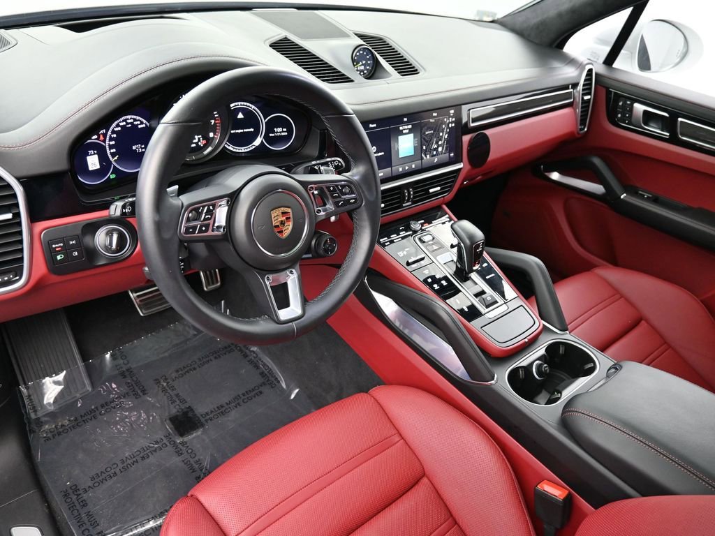 Certified 2022 Porsche Cayenne Turbo S image 4