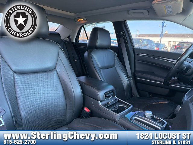 Used 2019 Chrysler 300 Limited w/ Safetytec Plus Group image 12