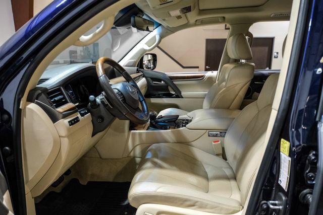Used 2018 Lexus LX 570 4WD w/ Luxury Package image 4