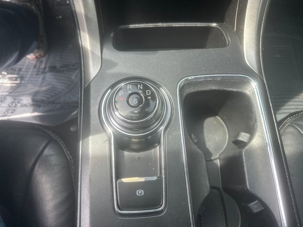 Used 2017 Ford Fusion SE w/ Fusion SE Technology Package FWD image 12