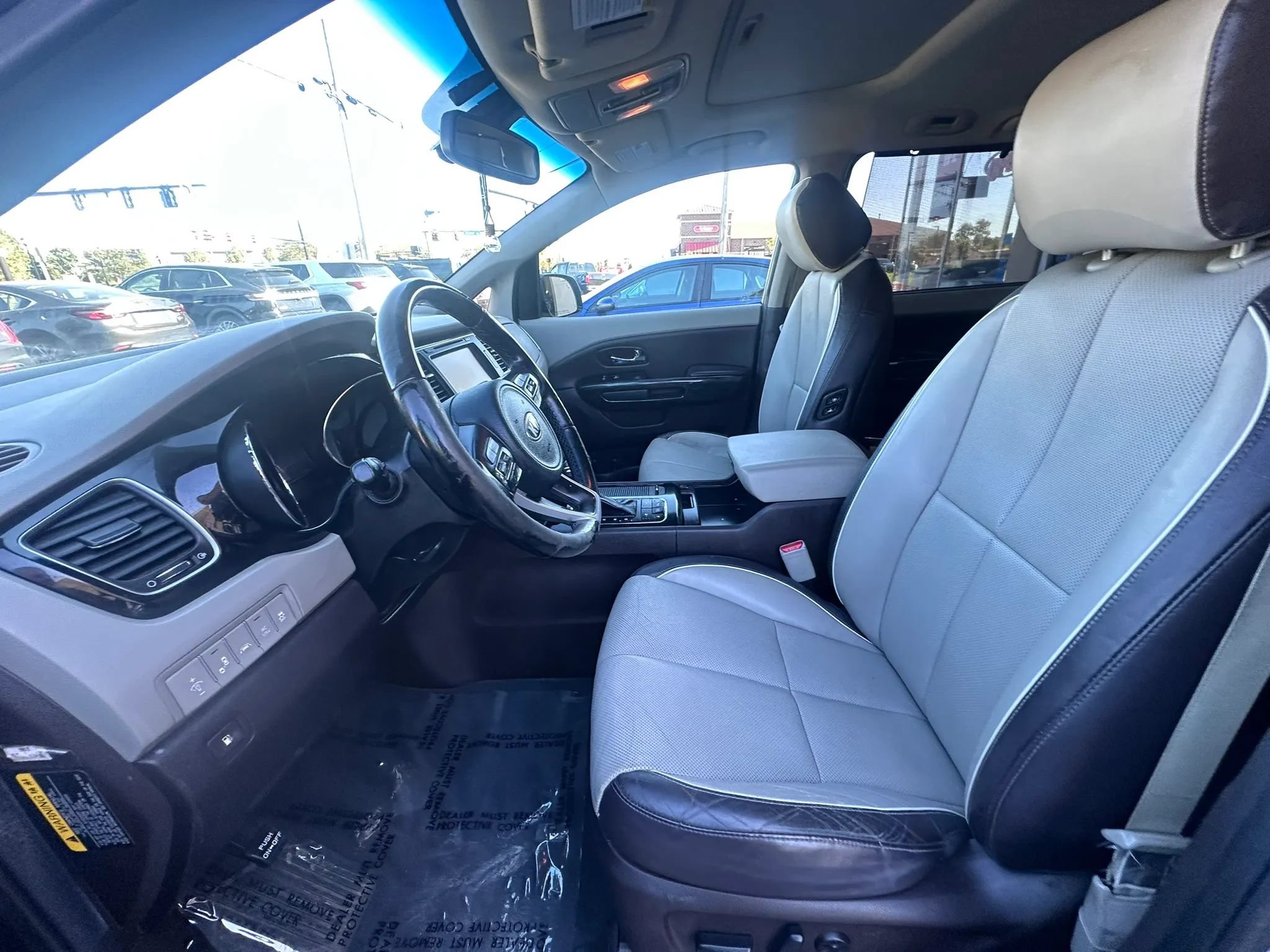 Used 2017 Kia Sedona SX Limited w/ SXL Prestige Package FWD image 13