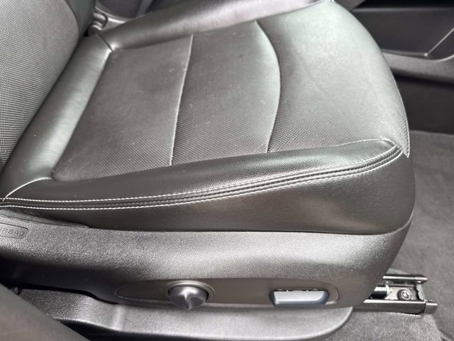 Used 2022 GMC Terrain SLT image 16