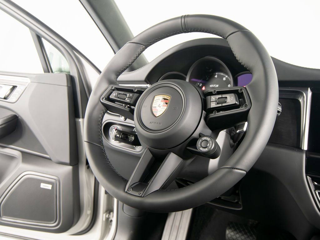 New 2026 Porsche Macan GTS image 32