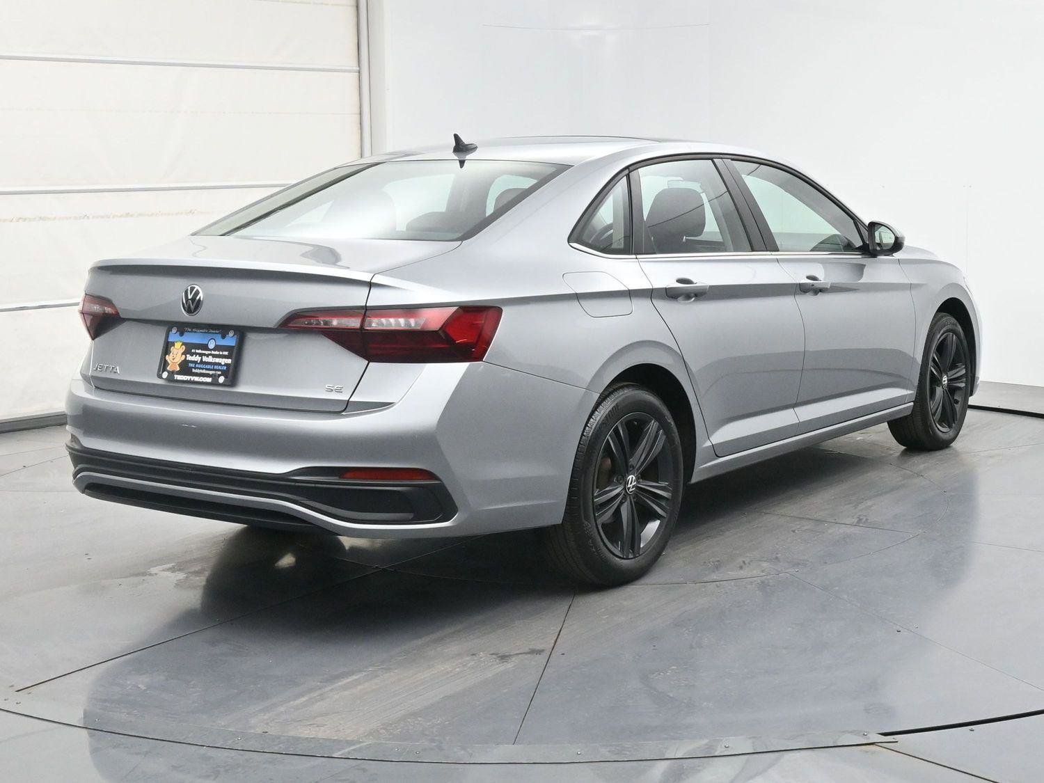 Used 2023 Volkswagen Jetta SE FWD image 24