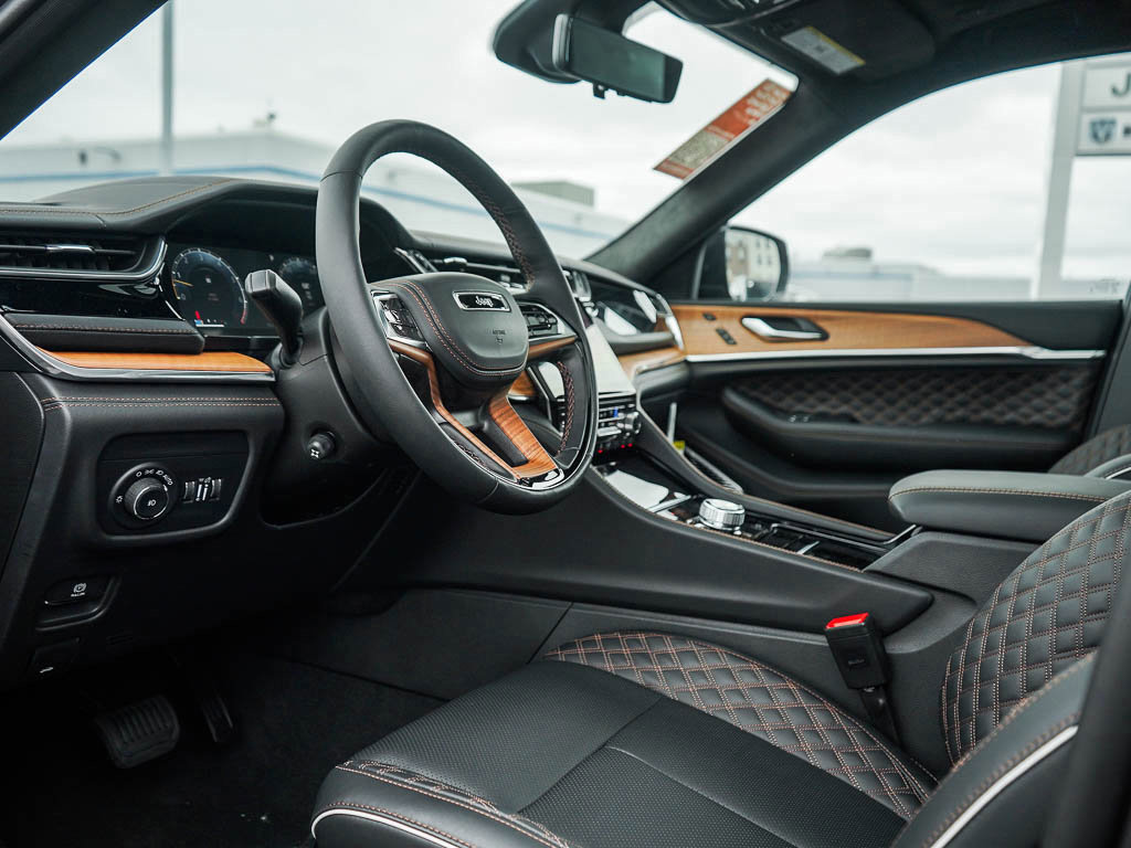 New 2025 Jeep Grand Cherokee Summit image 17