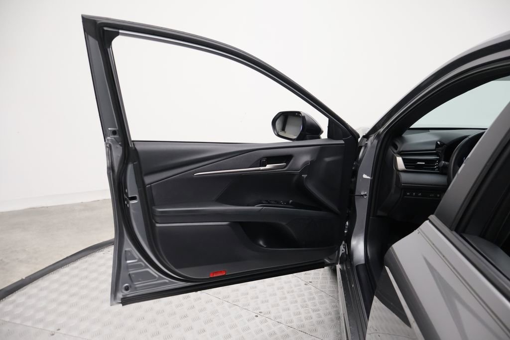 Certified 2025 Toyota Camry SE w/ Convenience Package image 16