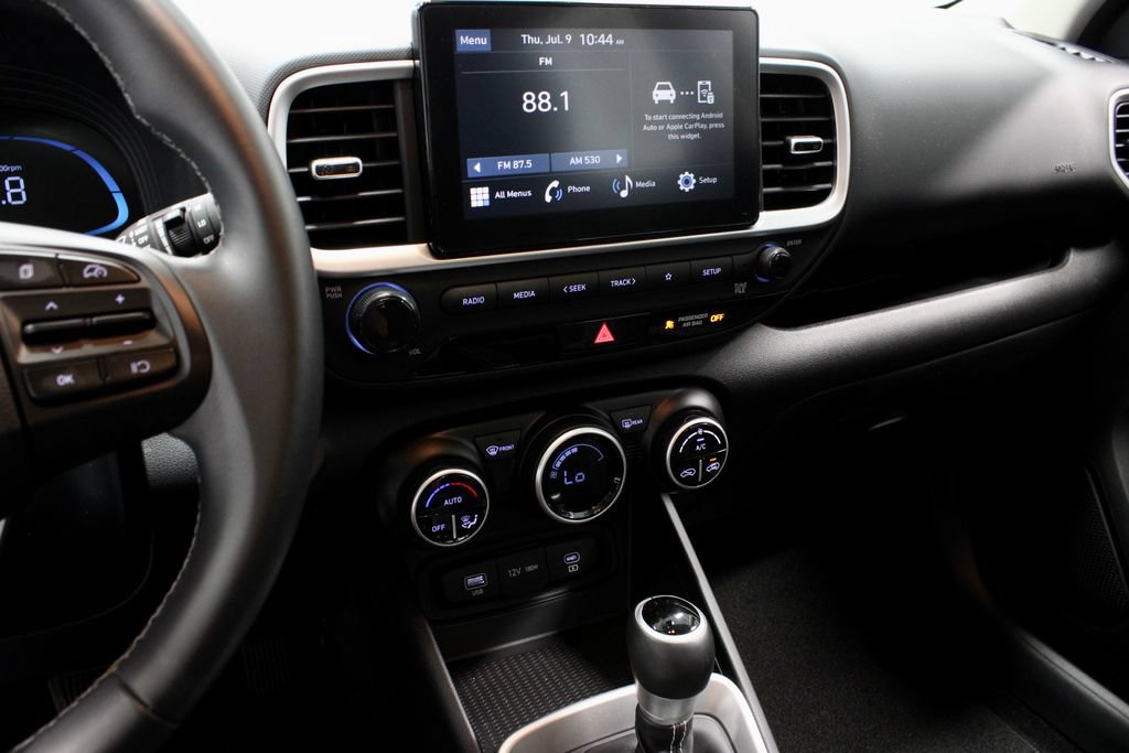 Certified 2024 Hyundai Venue SEL FWD image 32