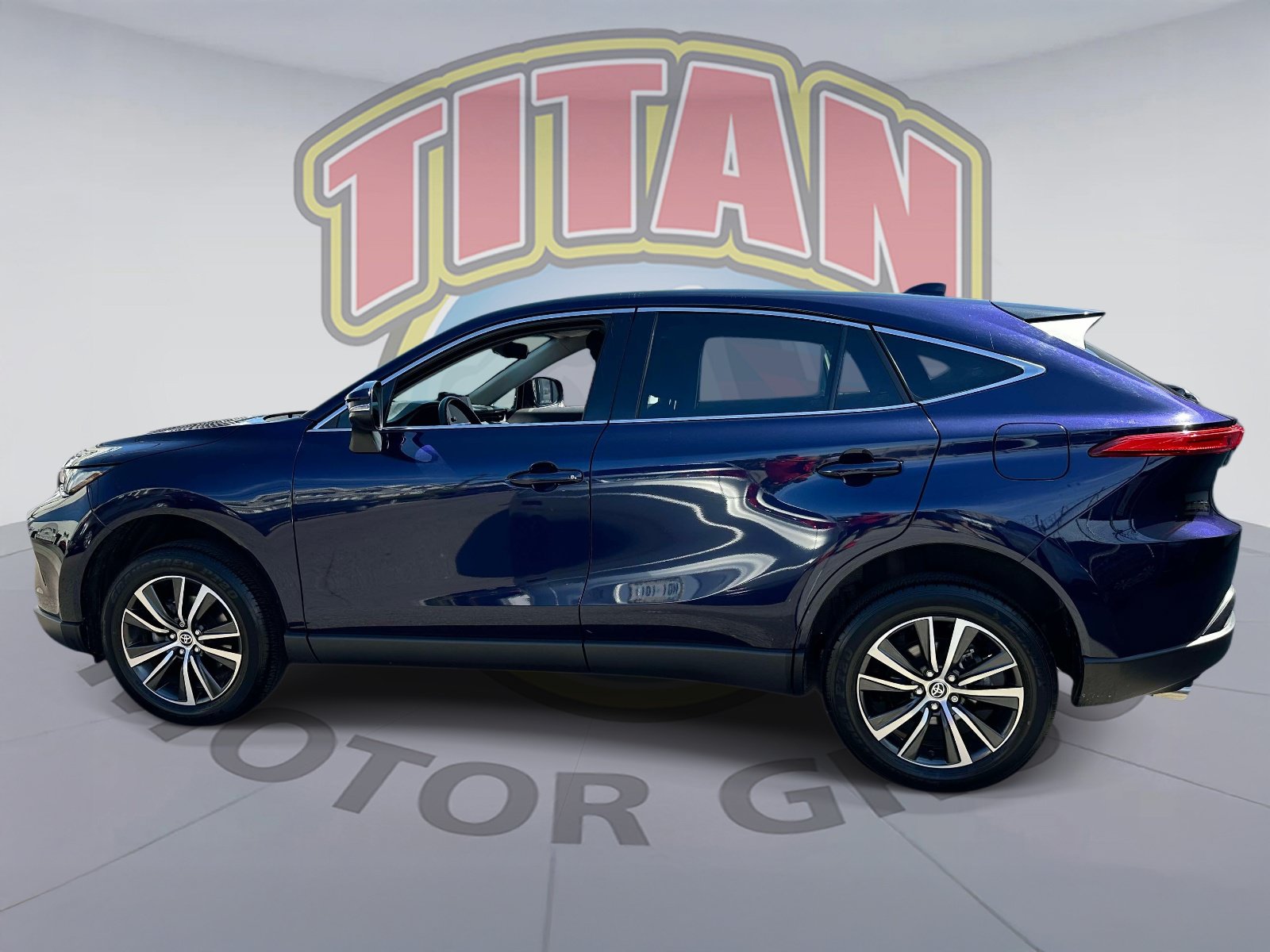 Certified 2023 Toyota Venza LE AWD/4WD image 2