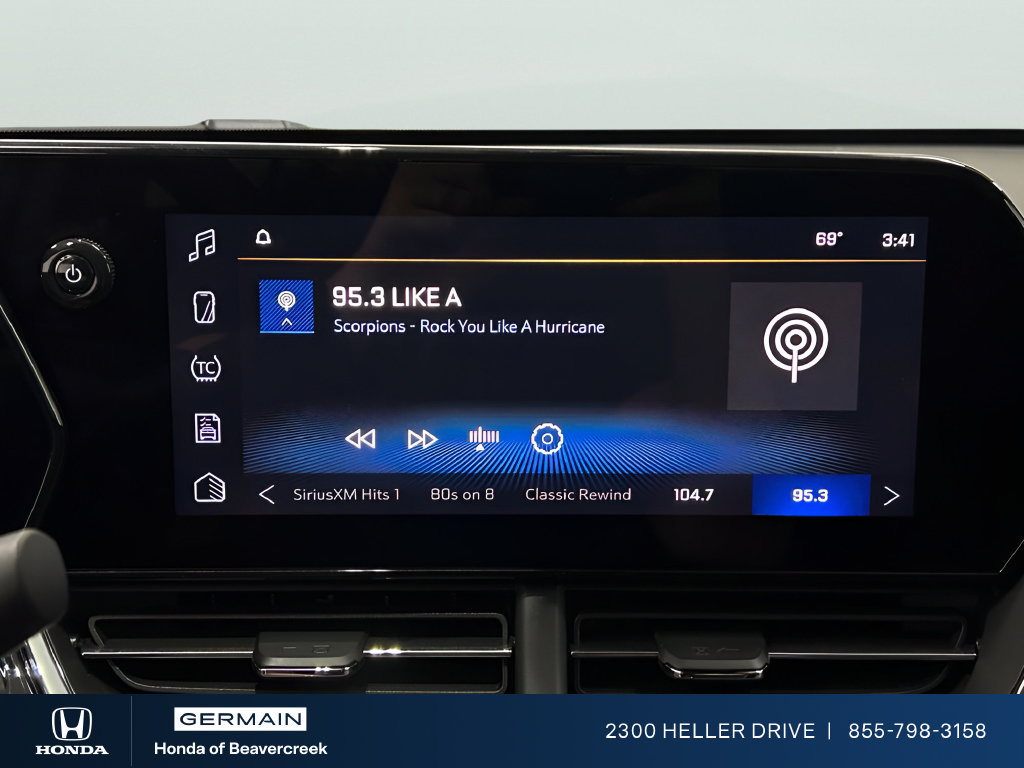 Used 2025 Chevrolet Trax RS w/ Sunroof Package FWD image 18