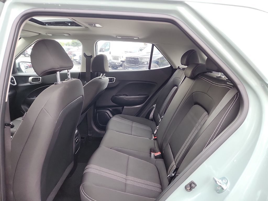 Used 2025 Hyundai Venue SEL FWD image 10