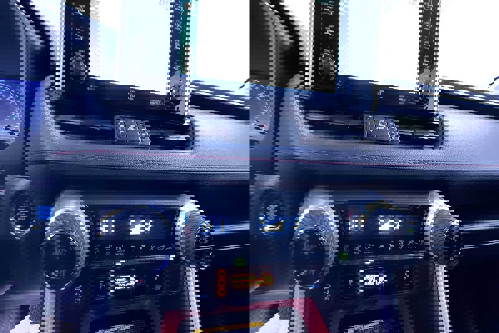 Used 2020 Toyota RAV4 TRD Off-Road image 29