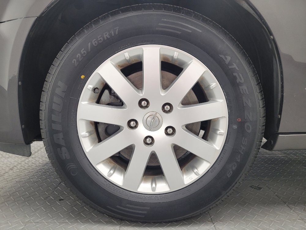 Used 2016 Chrysler Town & Country Touring FWD image 31