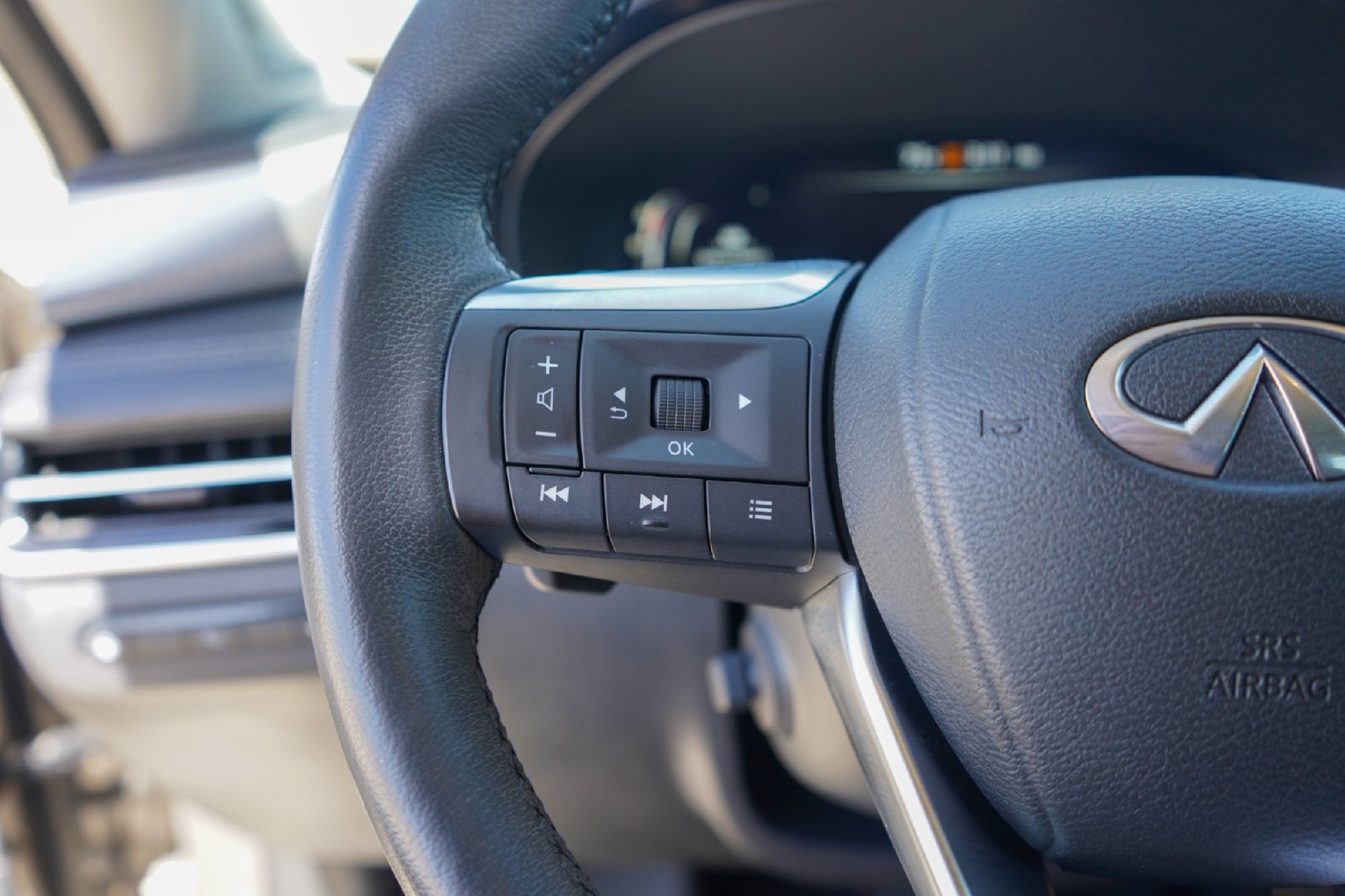 Certified 2023 INFINITI QX60 Luxe w/ Vision Package image 12