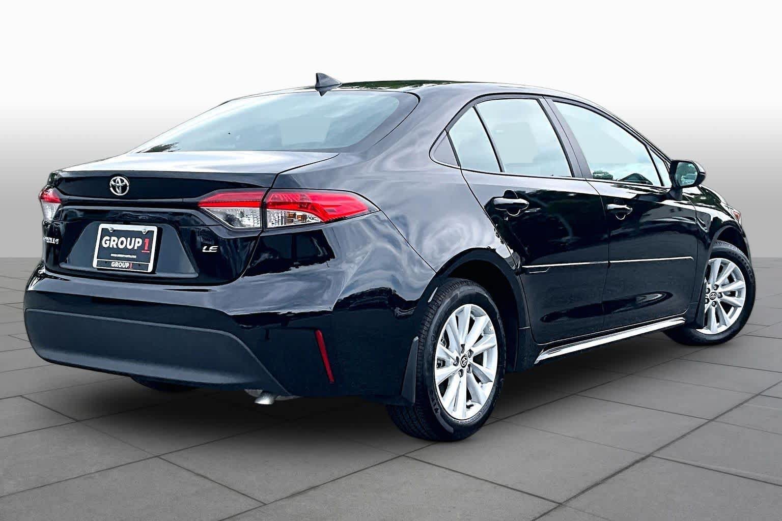 Used 2026 Toyota Corolla LE w/ LE Premium Package FWD image 13