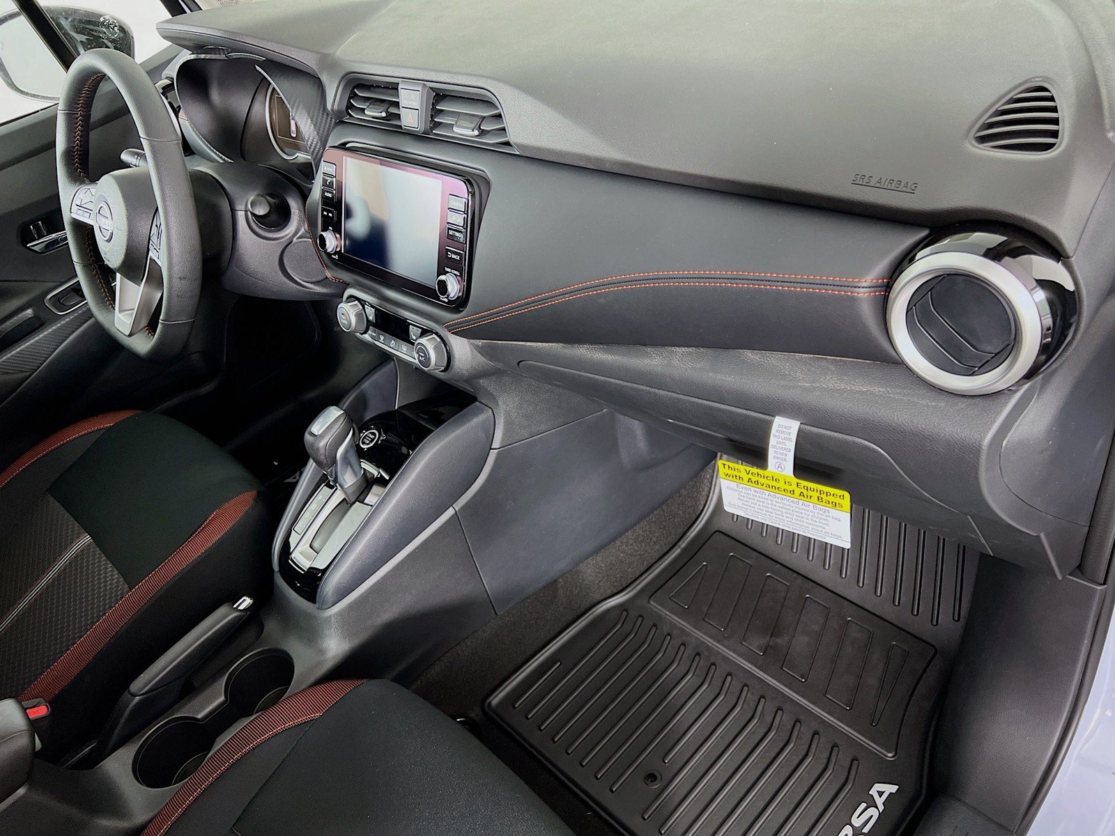 New 2025 Nissan Versa SR w/ Trunk Package FWD image 21