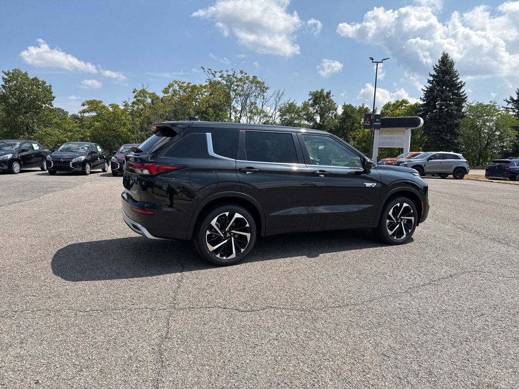 New 2025 Mitsubishi Outlander SE image 6
