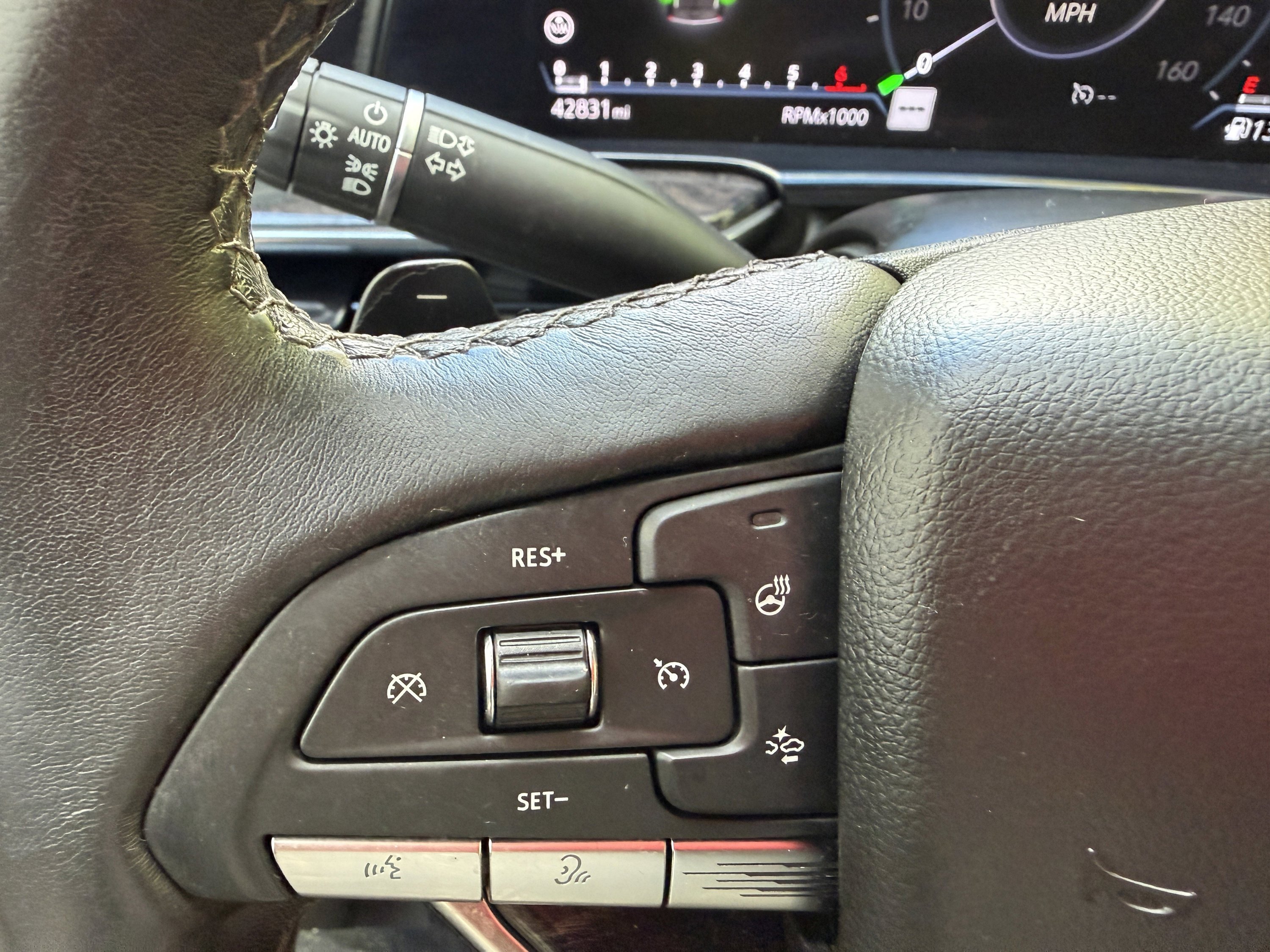 Used 2021 Cadillac Escalade ESV Premium Luxury w/ LPO, Illumination Package image 32