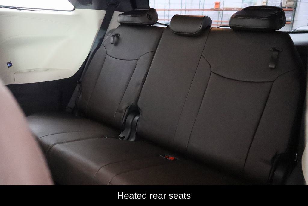 Used 2024 Toyota Sienna Platinum image 18