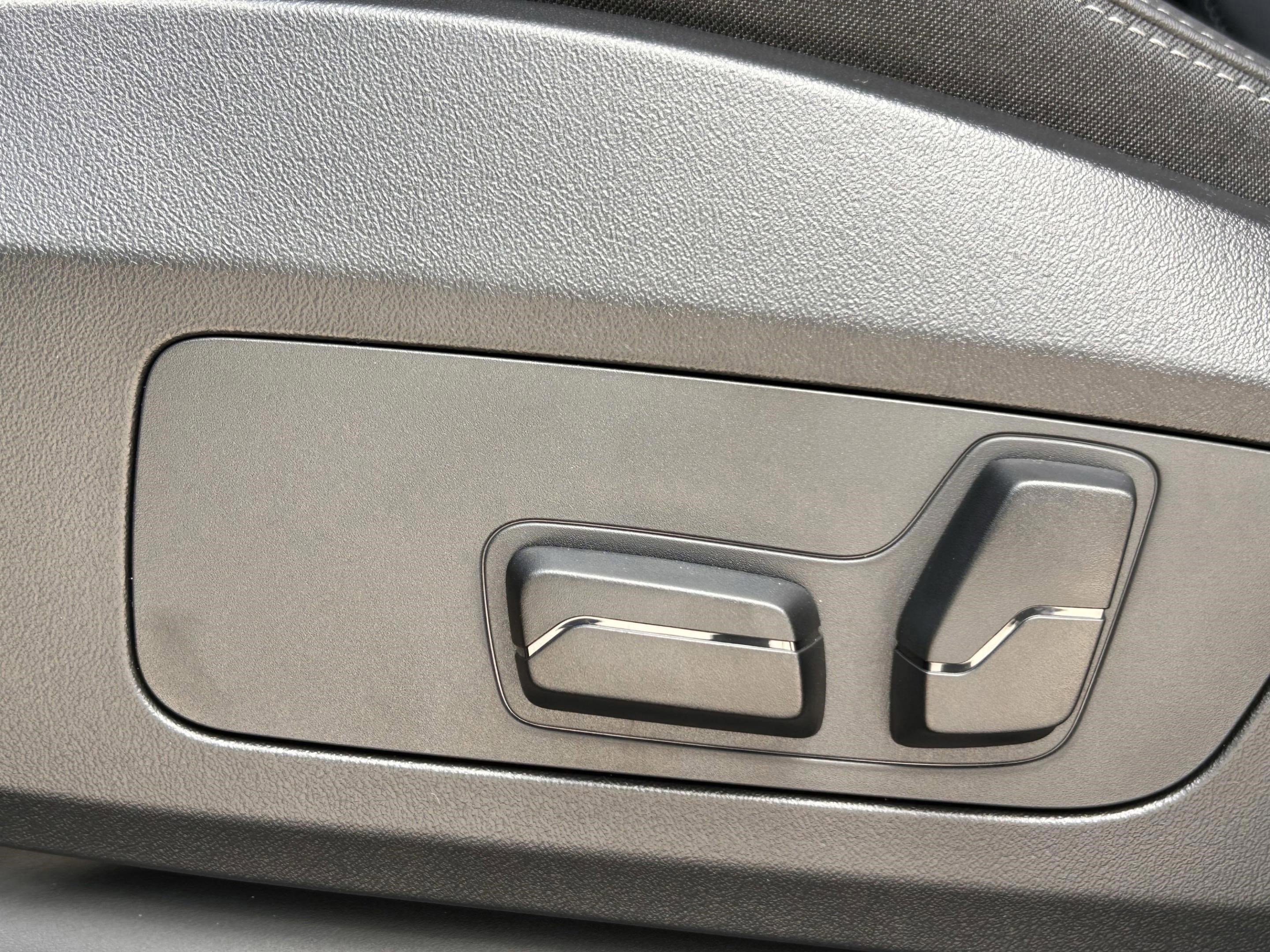 Used 2025 BMW X1 xDrive28i w/ Technology Package image 26