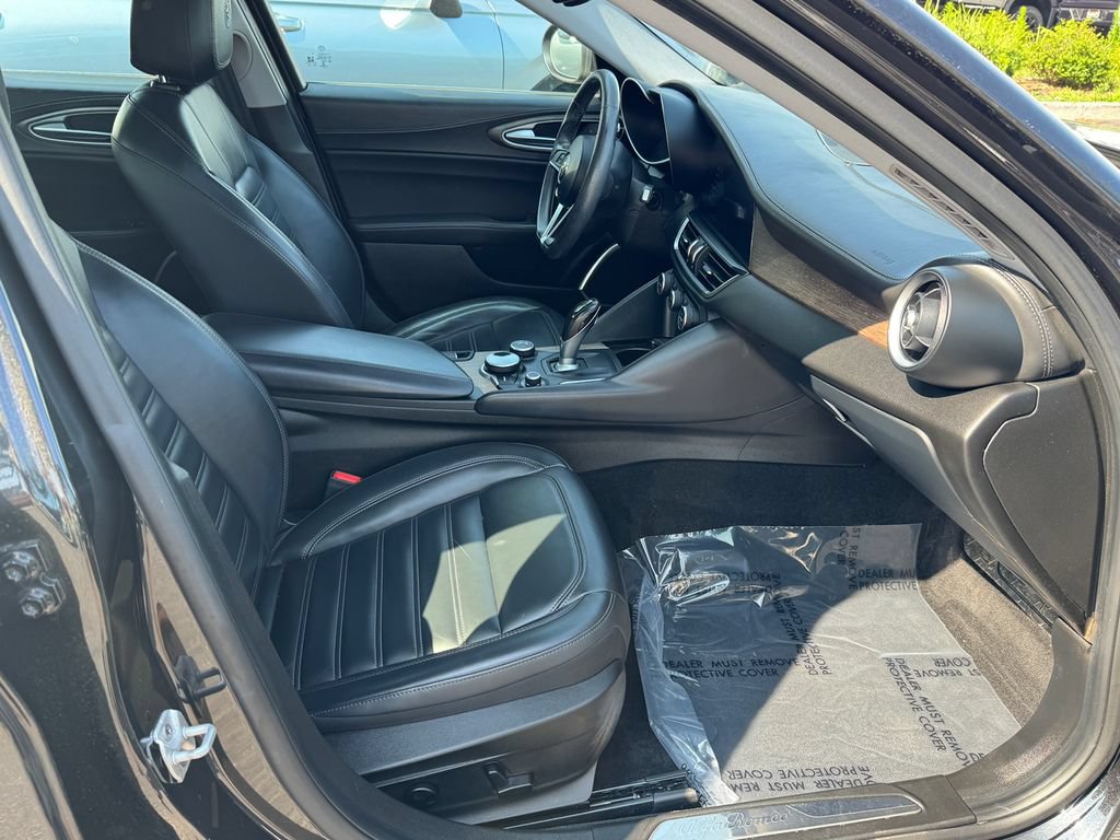 Used 2017 Alfa Romeo Giulia Ti w/ TI Lusso Package AWD/4WD image 30