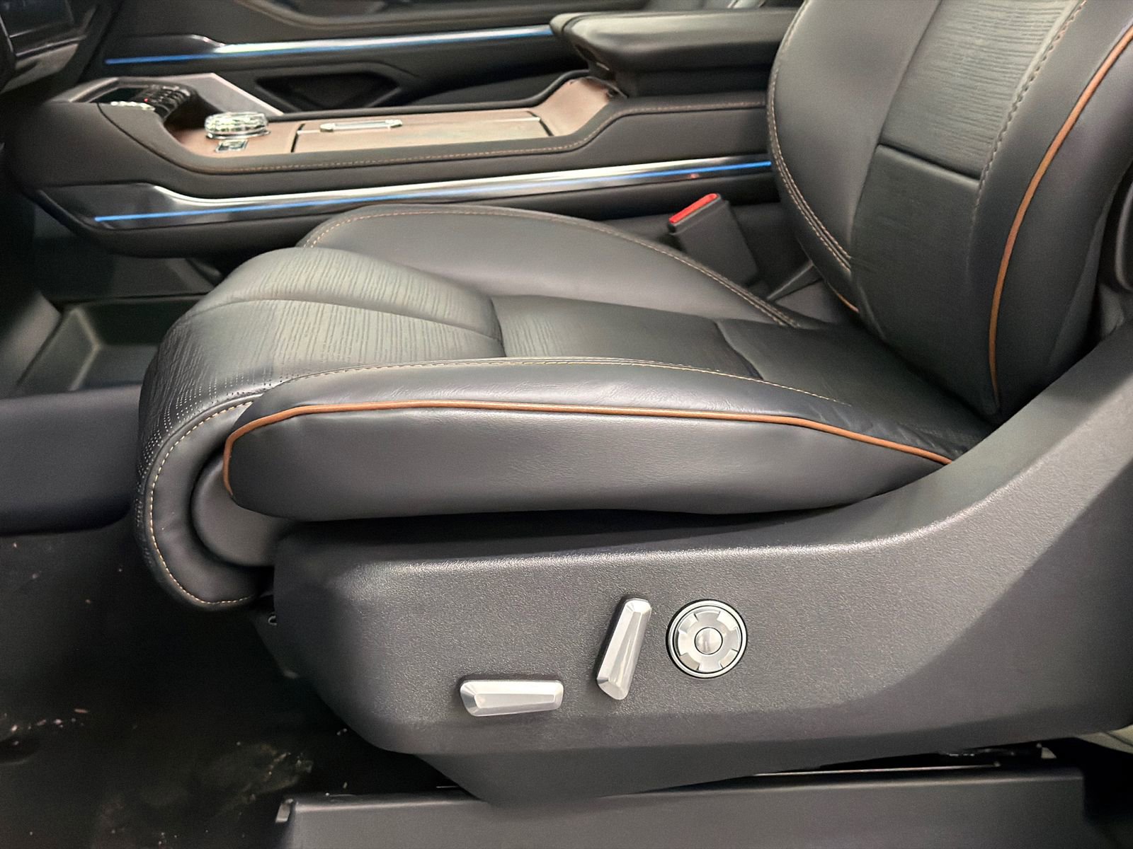 New 2026 Lincoln Navigator L Black Label image 19
