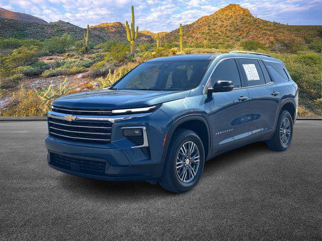 Used 2025 Chevrolet Traverse LT image 9
