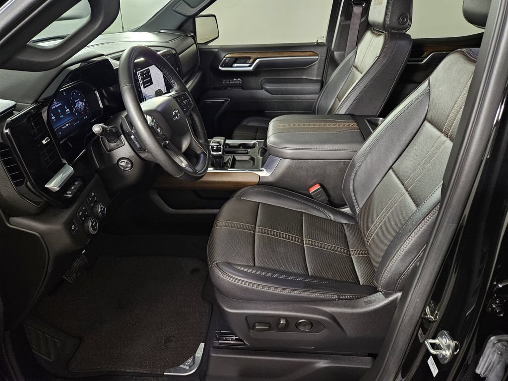 Used 2025 Chevrolet Silverado 1500 High Country w/ Midnight Edition AWD/4WD image 25