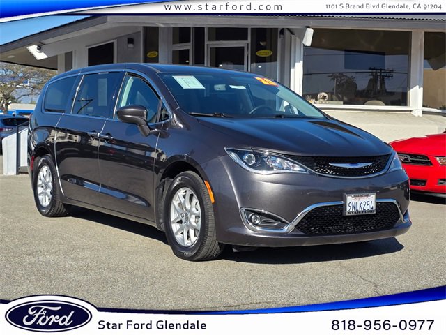 Used 2020 Chrysler Pacifica Touring image 1