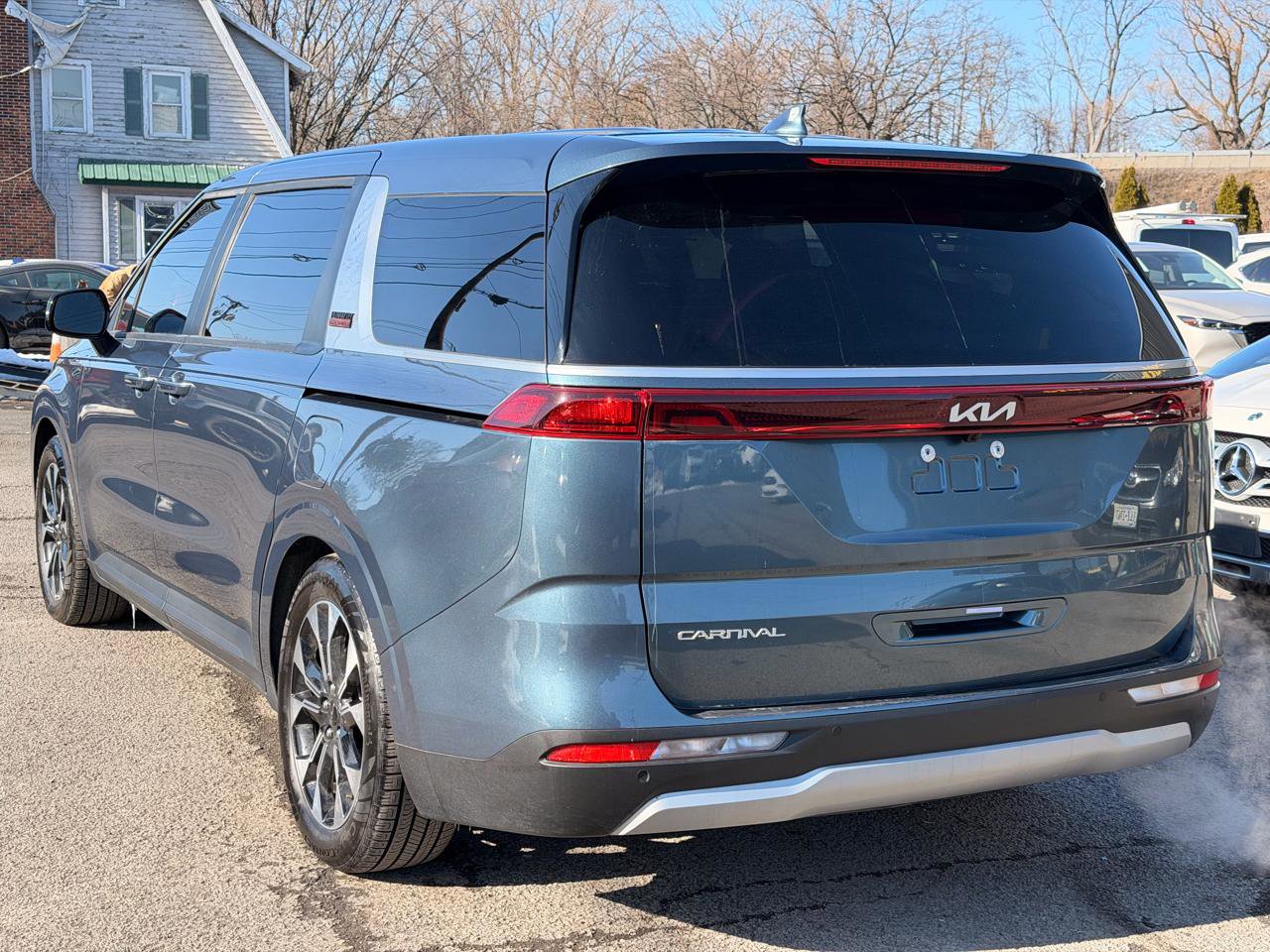 Used 2024 Kia Carnival EX image 7