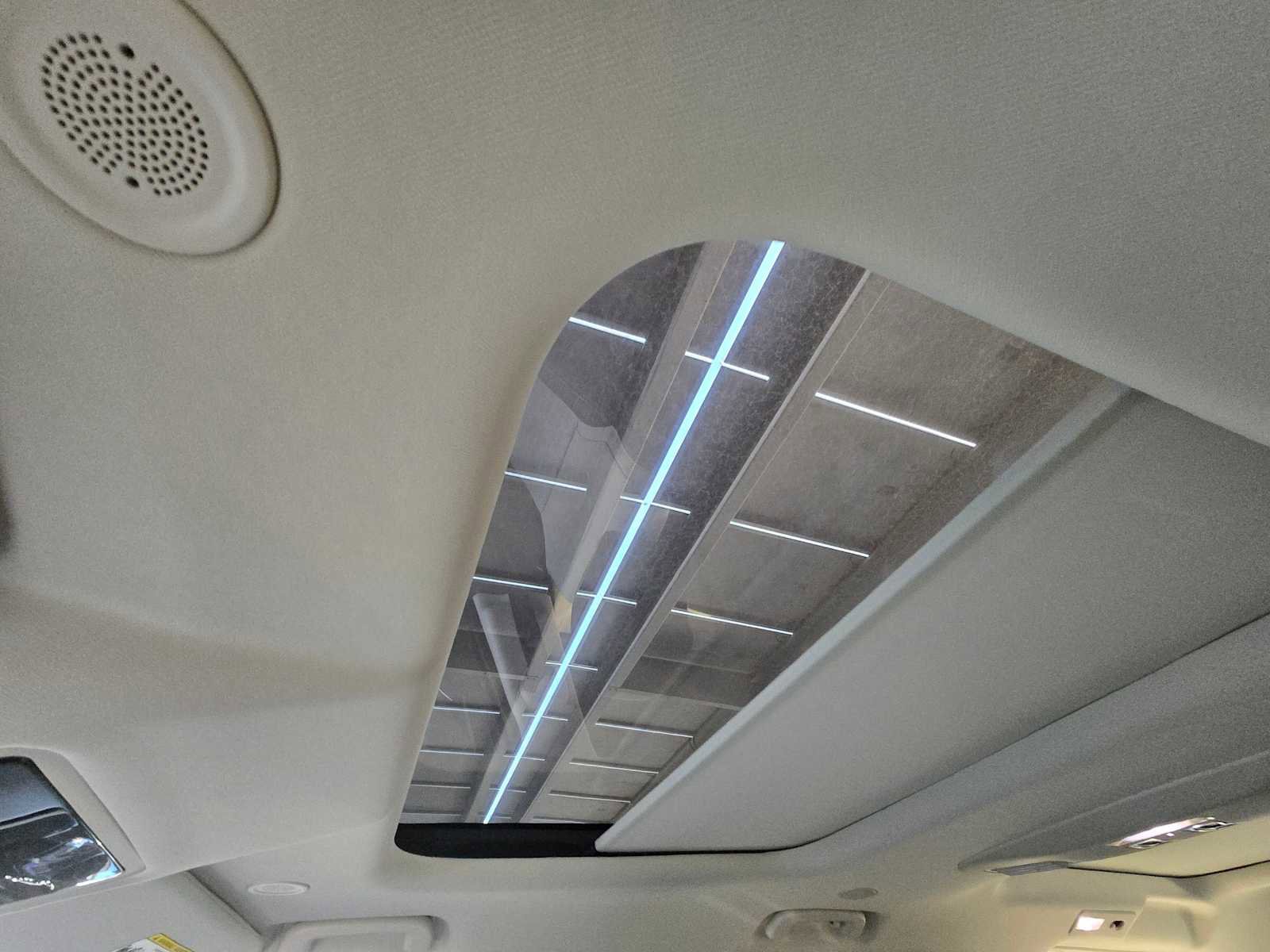 Used 2025 Land Rover Discovery Metropolitan Edition image 31