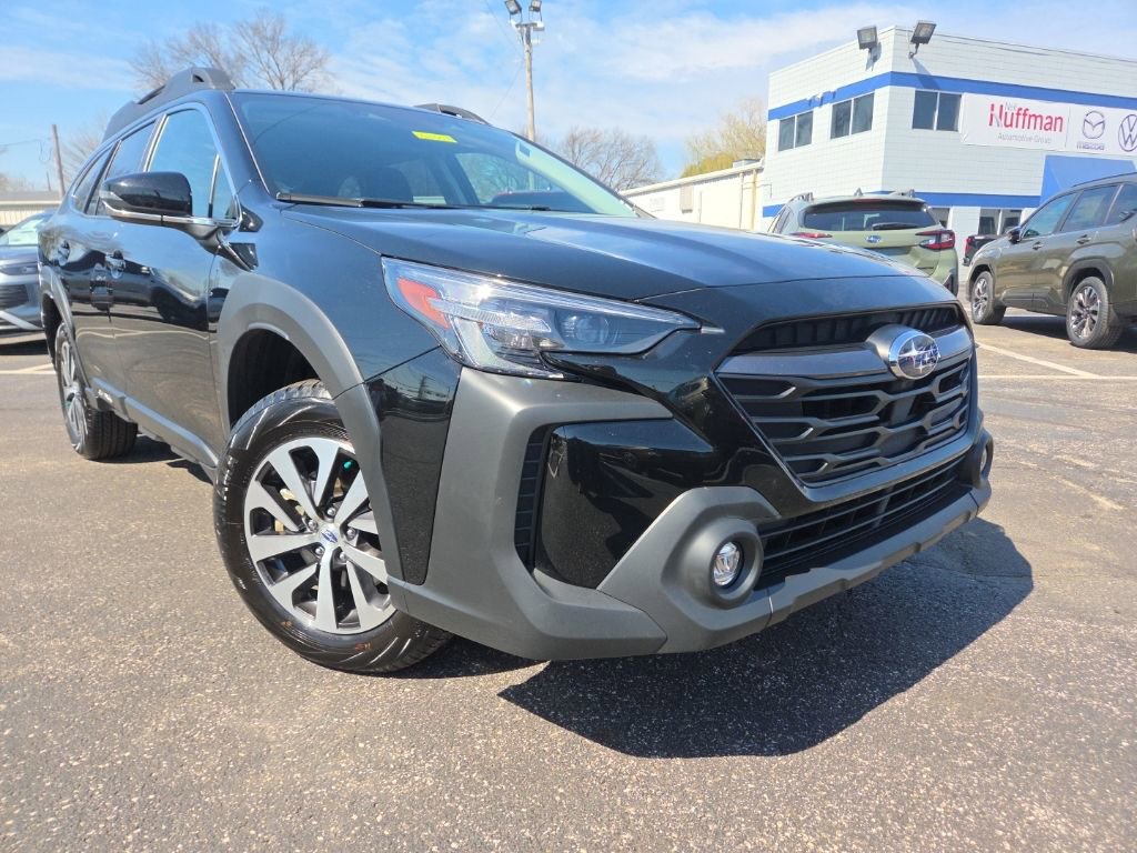 Used 2025 Subaru Outback Premium AWD/4WD image 1