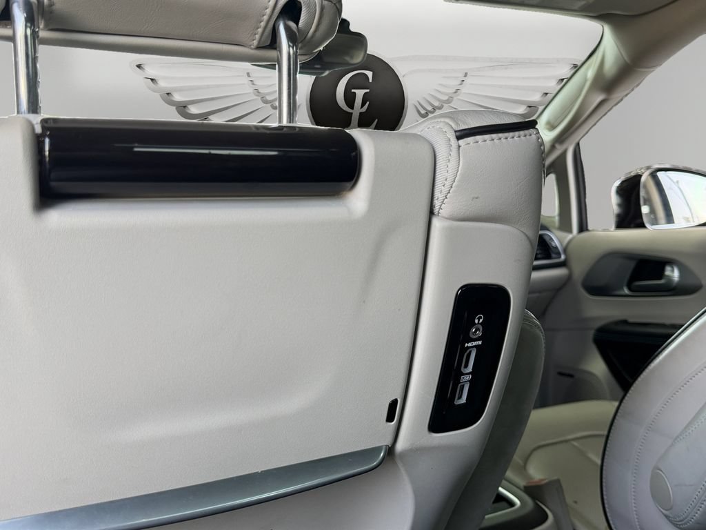 Used 2018 Chrysler Pacifica Limited w/ Advanced Safetytec Group FWD image 23