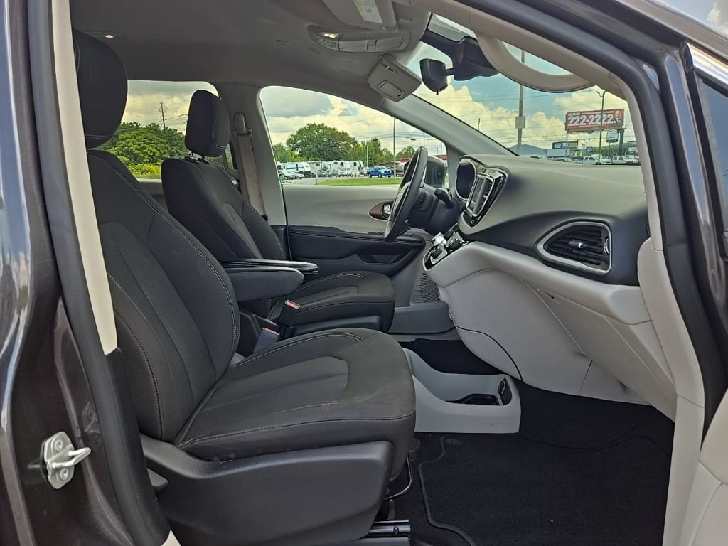 Used 2023 Chrysler Voyager LX FWD image 19