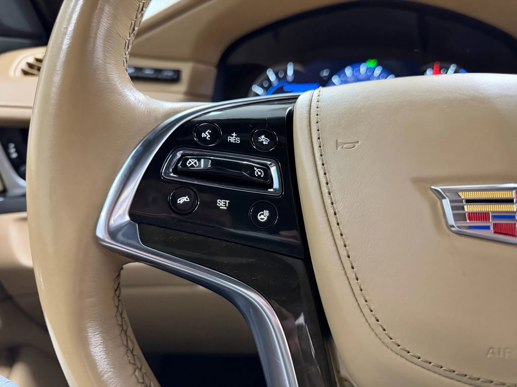 Used 2020 Cadillac Escalade Platinum image 31