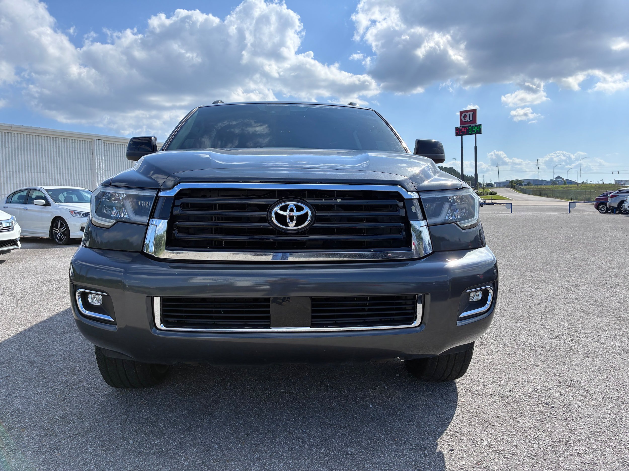 Used 2018 Toyota Sequoia TRD Sport AWD/4WD image 3