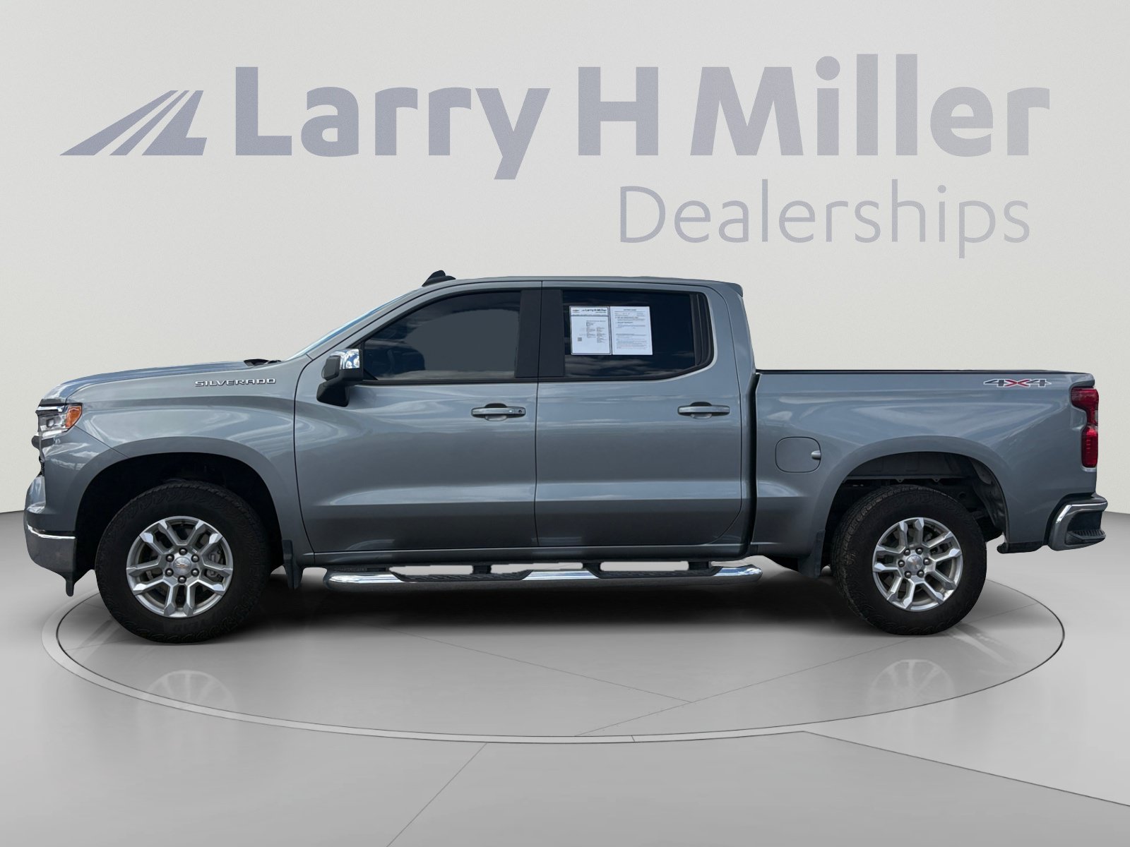 Used 2025 Chevrolet Silverado 1500 LT w/ Convenience Package II AWD/4WD image 2